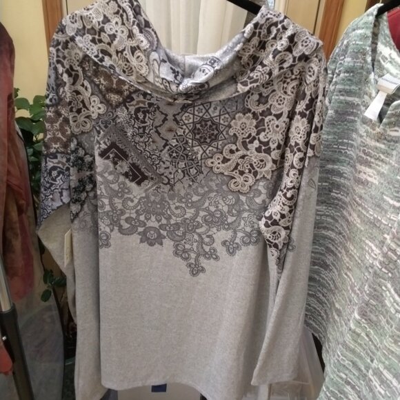 Cactus Pearl ladies tunic top with a cow neck and a lace pattern detail 2x - Picture 2 of 4